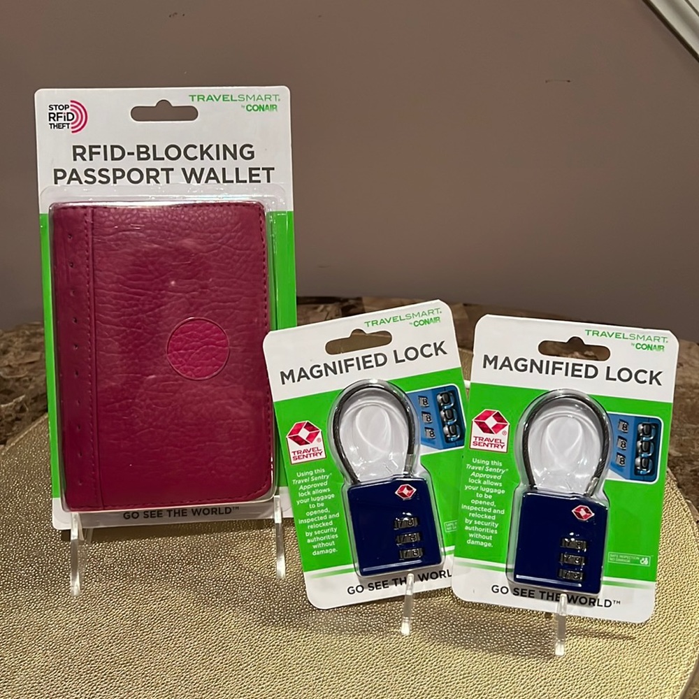 TravelSmart Set/2 Luggage Locks and RFID-Blocking Passport Wallet
